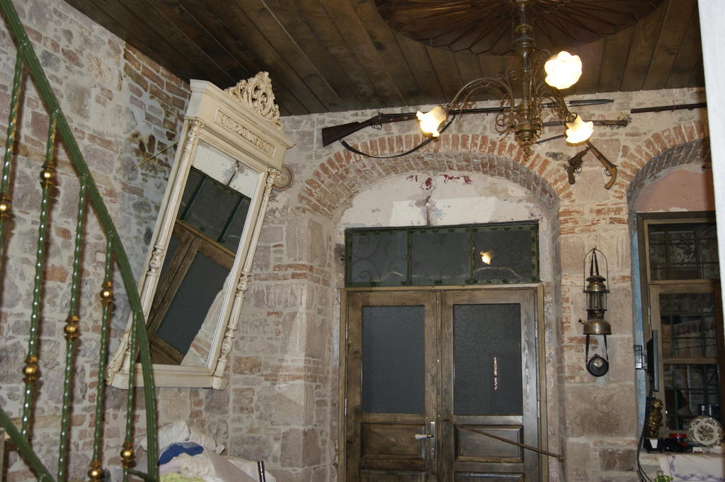Mahzen Hotel Ayvalik Exterior photo