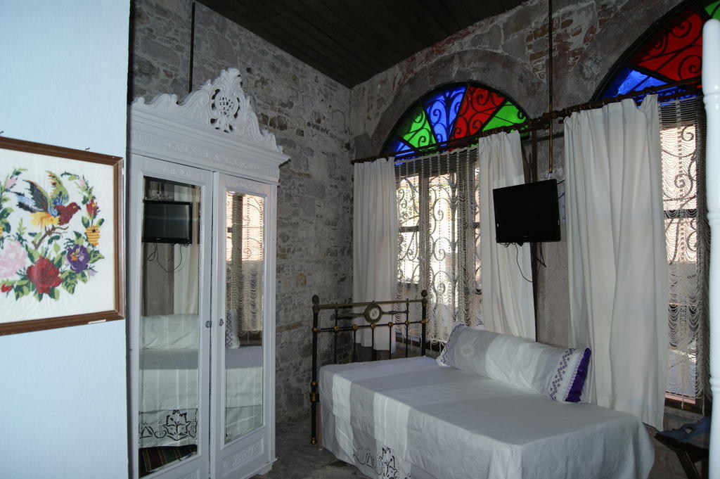 Mahzen Hotel Ayvalik Exterior photo